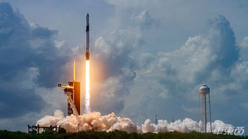 1.6万字马斯克访谈实录：载人飞船上天前，我曾跪地祈祷