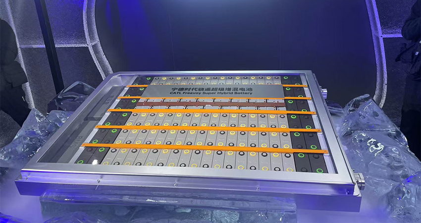 宁德时代发布增混专用电池：支持4C快充，纯电续航达400公里以上