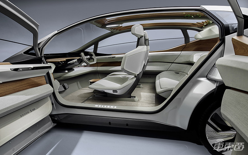 奥迪展出无人驾驶概念车AI:ME 把汽车变成移动客厅