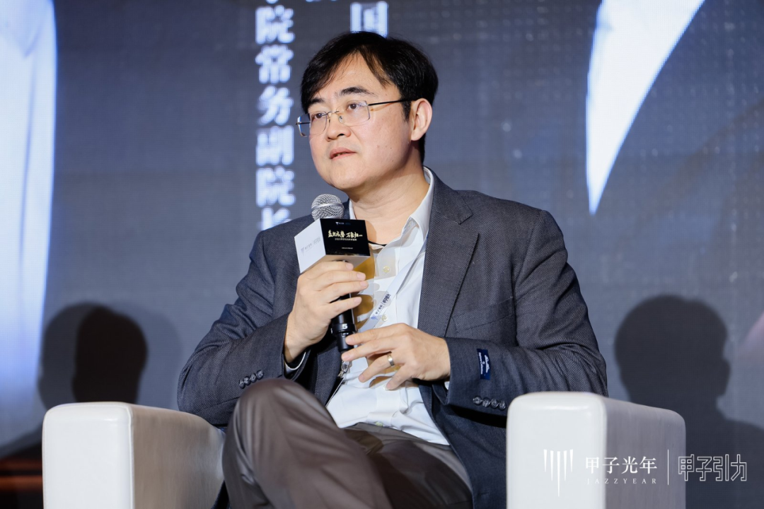 70余位大咖激辯AI下半場(chǎng)生存法則，「2025甲子引力年終盛典」圓滿落幕