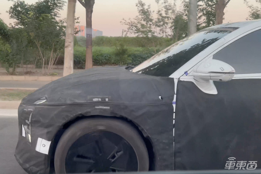 百度家的量产车曝光！逐帧解析10大关键点