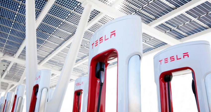 特斯拉开放充电桩，瞄准了一个千亿市场