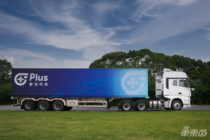 智加科技联合荣庆物流完成100台前装量产智能重卡订单,首批交付5台