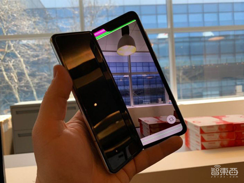 传微软明年推双屏折叠Surface，支持5G网络