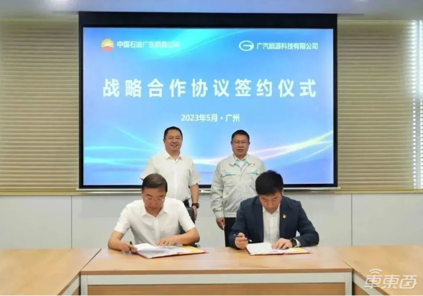 神车也愁卖!降至2.98万,宏光MINIEV打响电车下乡第一枪