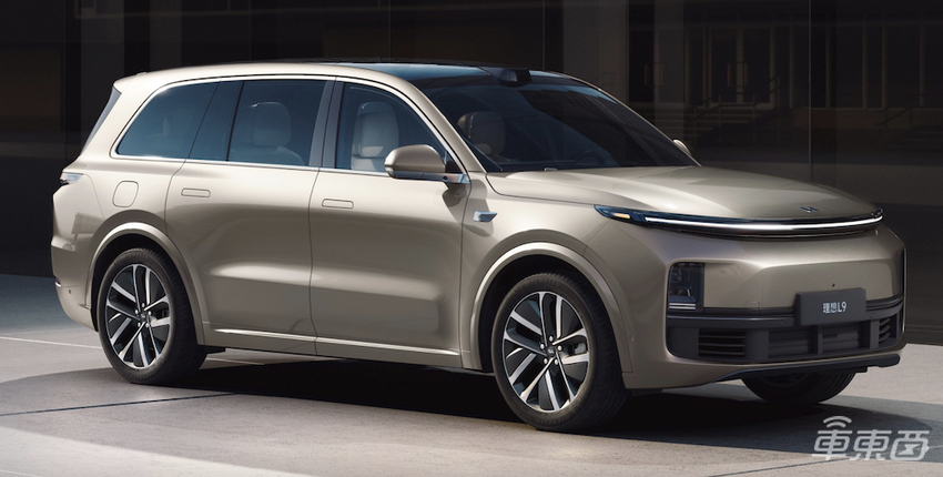 华为最强智选车46.98万开卖！能扛住卡车前后夹击，贴身大战理想L9