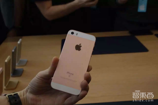 苹果iPhone SE发布现场真机美图