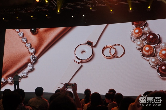 华米推299元Amazfit手环 陶瓷材质进军时尚圈