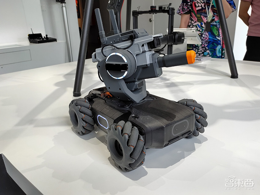 大疆推首款教育机器人 秘密研发两年支持两种语言编程