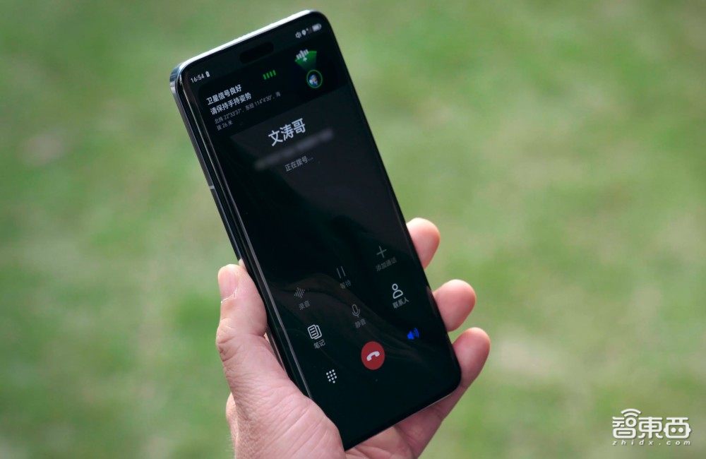 荣耀Magic6系列秀卫星通信、自研芯片，折叠屏推保时捷设计，对话CEO赵明