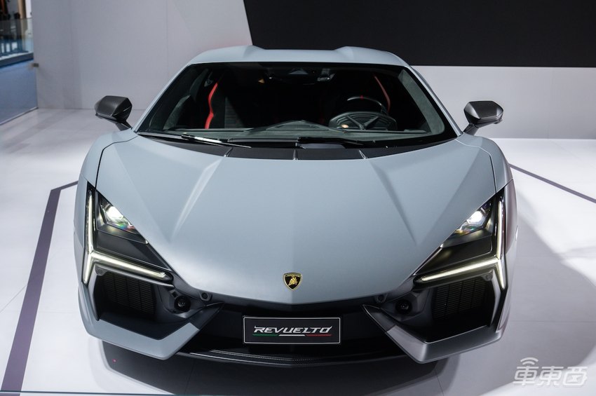 兰博基尼最强插混组合，超豪华SUV Urus SE和跑车亮相成都车展