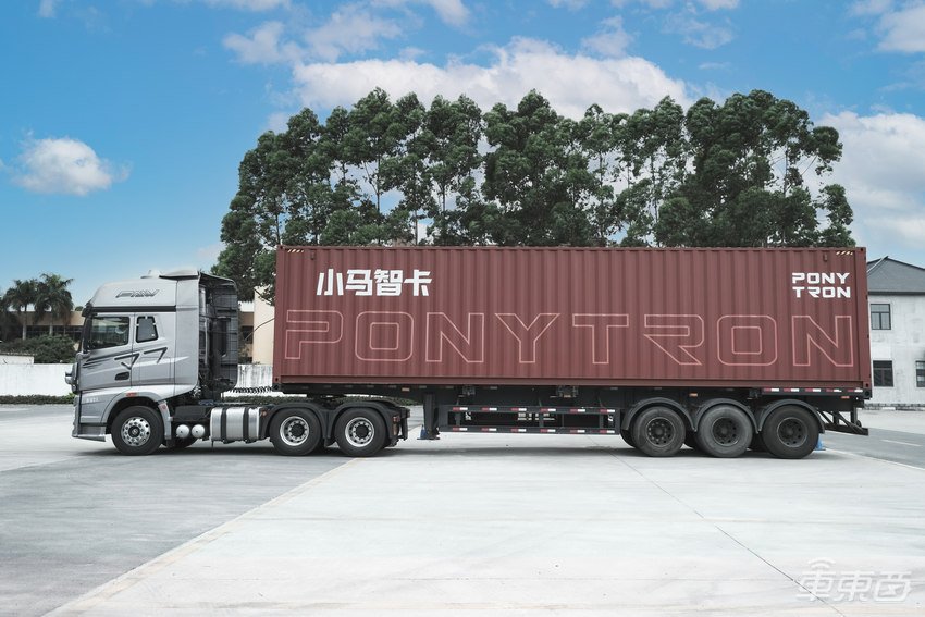 中美同时拿掉安全员，小马智行领跑自动驾驶下半场