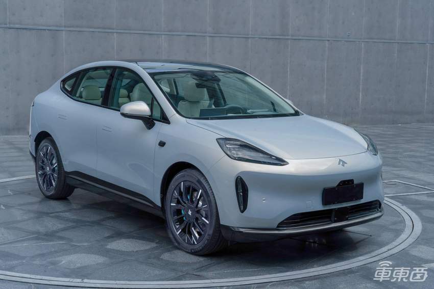余承东口中“1000万内最好的SUV”问界M9来了！9月工信部新车目录解读