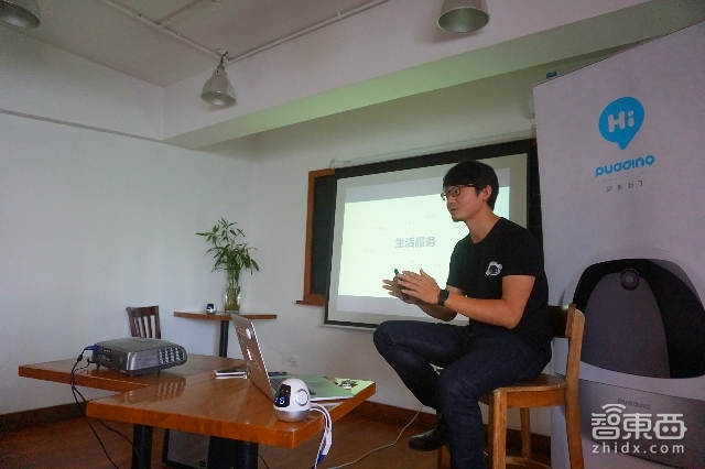 机器人布丁亮相 小块头也能带来安全陪伴