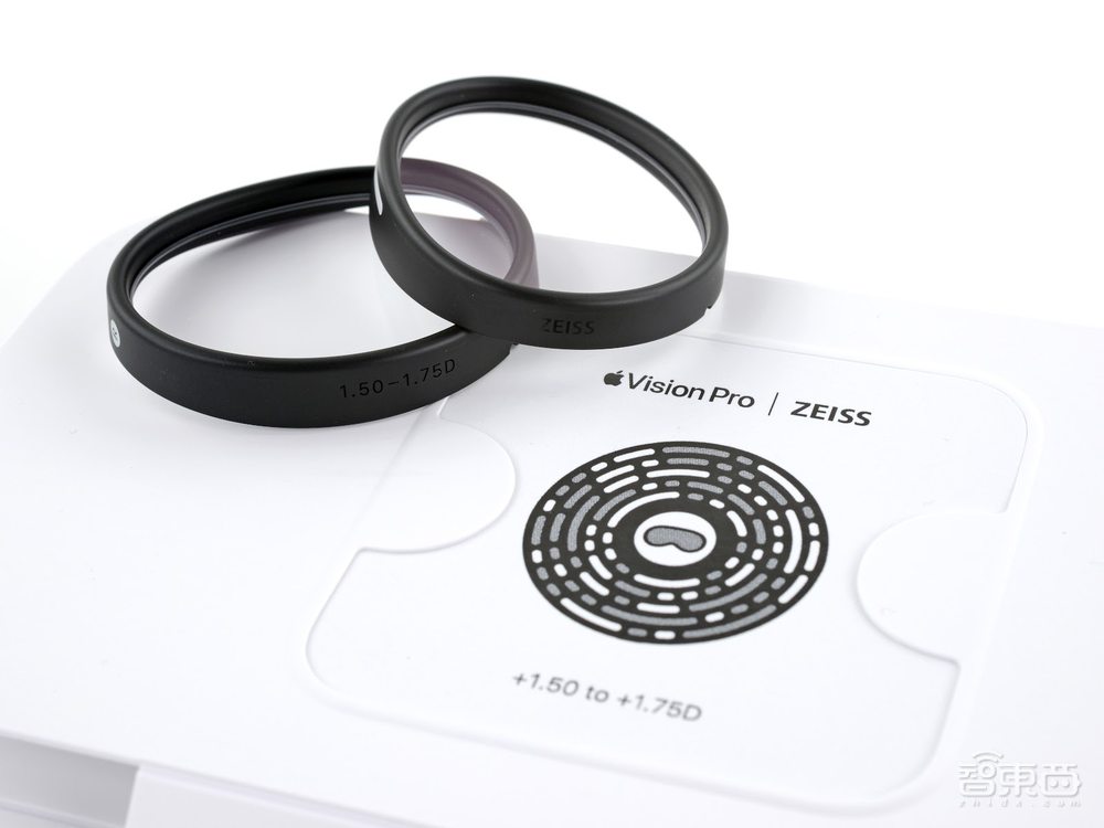 芯片级拆解！35颗苹果Vision Pro 芯片型号供应商首次解密！显微镜看索尼屏惊艳业界