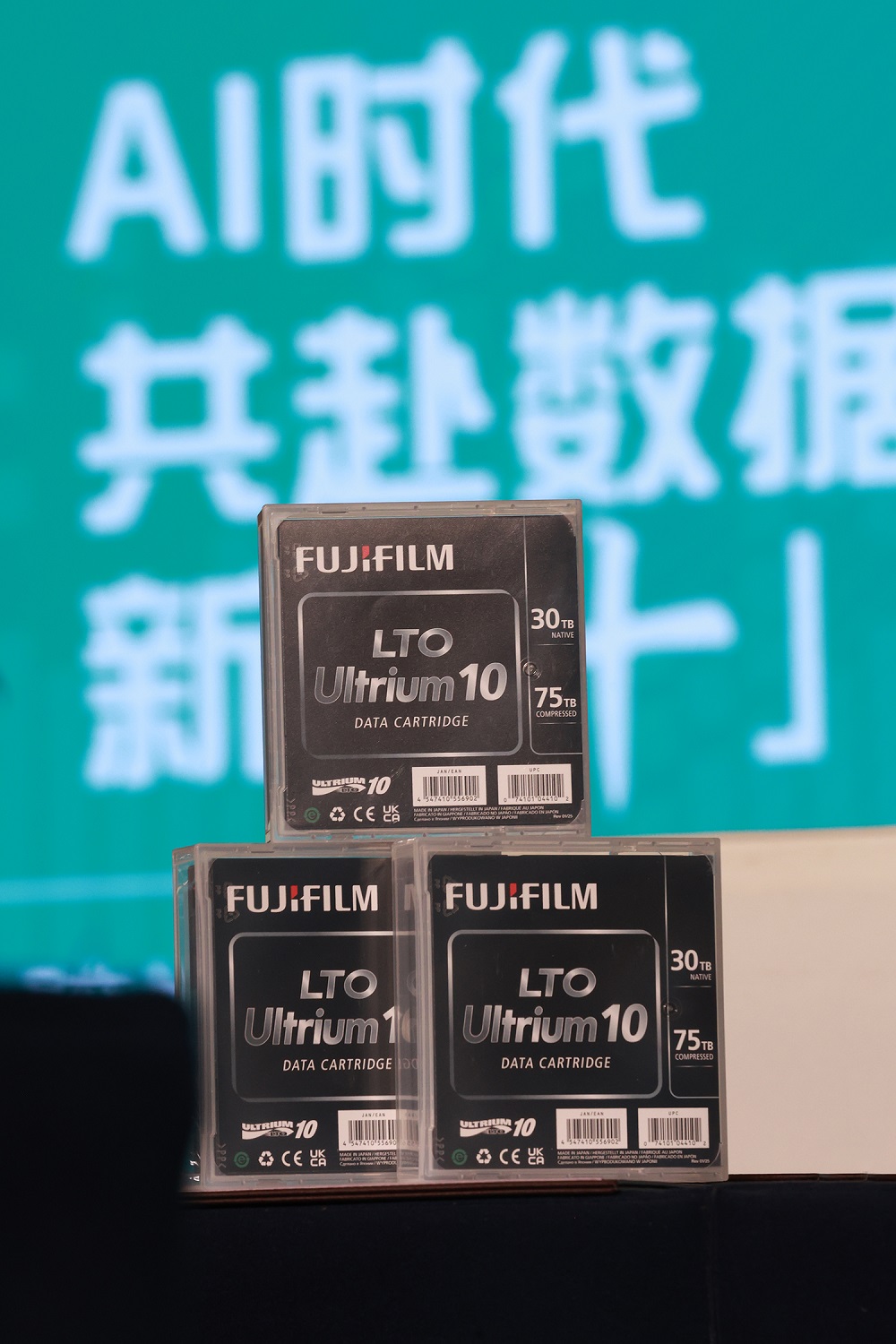 磁带大小塞入75TB数据,日本巨头掏出AI存储黑科技