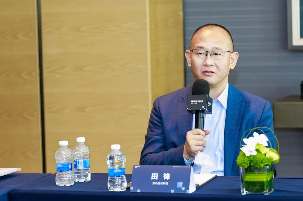 物理AI如何跨过规模化的坎？对话亚马逊云科技汽车与制造全球总经理