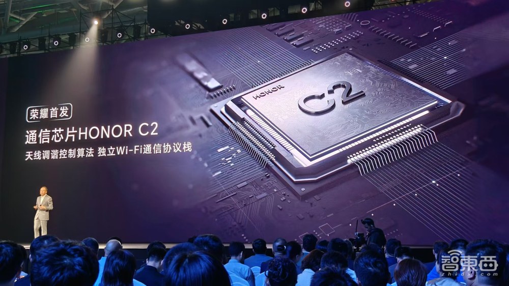 荣耀CEO赵明用AI一口气点2000杯饮料,Magic7系列搭AI OS,4499元起售