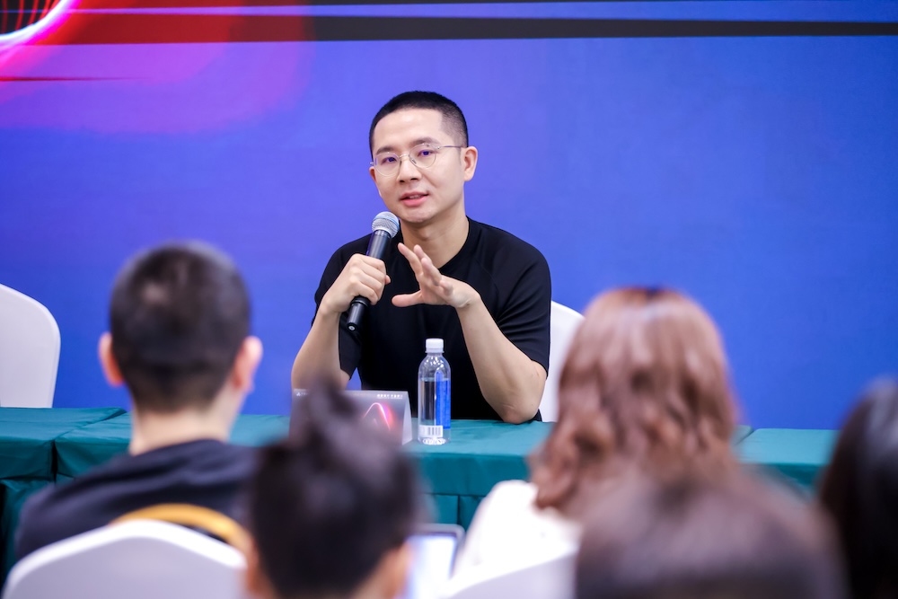 千里科技高管回应“打造第二个华为” ！披露智驾合并进展，将在单城部署千台Robotaxi