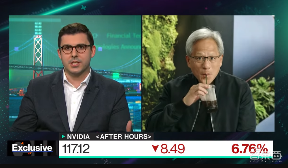 英伟达3个月净赚千亿!黄仁勋悠闲吸咖啡,中国区起“重要贡献”