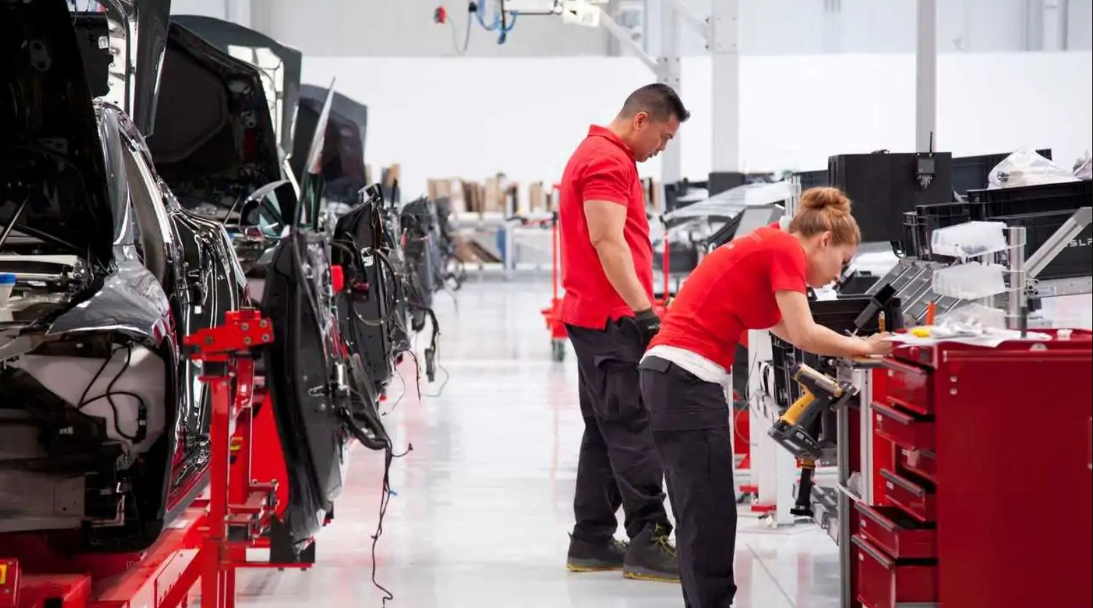 特斯拉新款Model 3要来了?弗里蒙特工厂正改造产线,或三季度投产