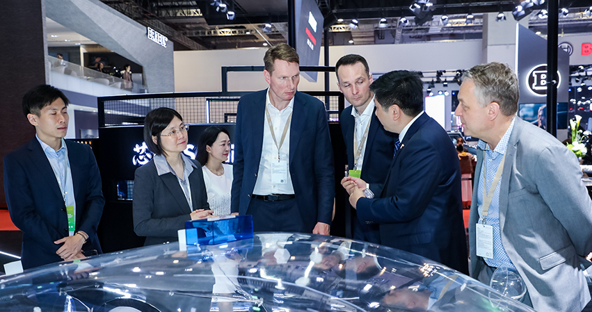 智能汽车大爆发，如何破解车规芯片量产难题？