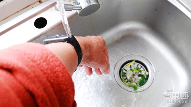 如影随形的健康顾问 – 37度智能手环