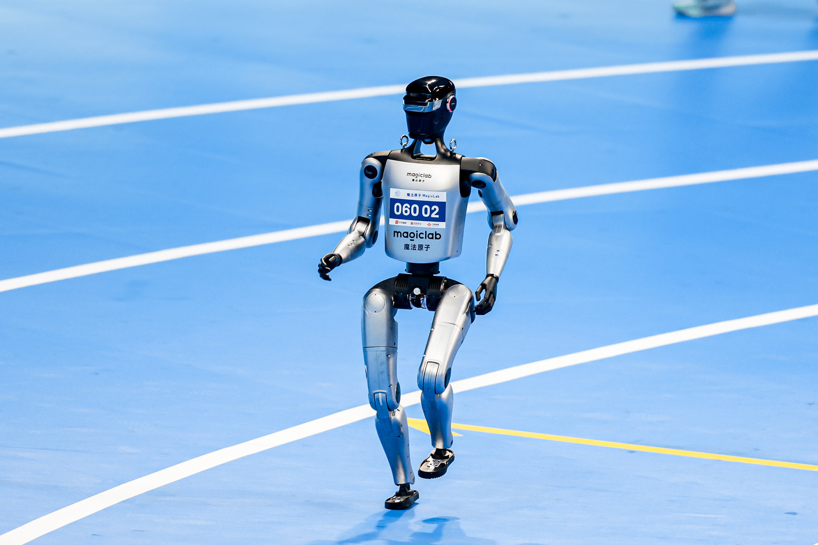 机器人的 “实干优等生”:半年3款新品,扎根落地场景应用