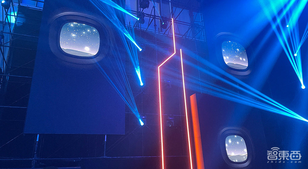 iQOO 12首发上手体验!自研芯片Q1藏两大黑科技,长焦拍照吊打新iPhone?