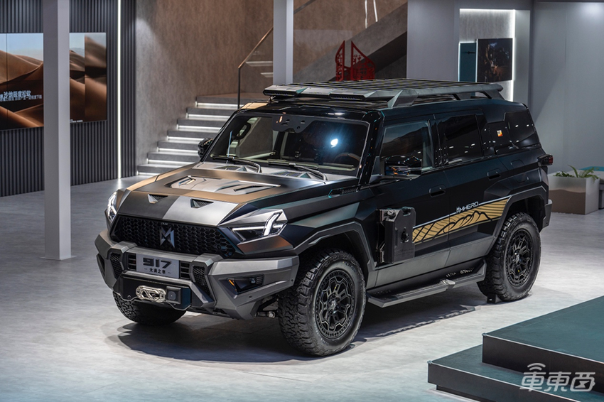 四电机越野怪兽，东风猛士917上市，63.77万起