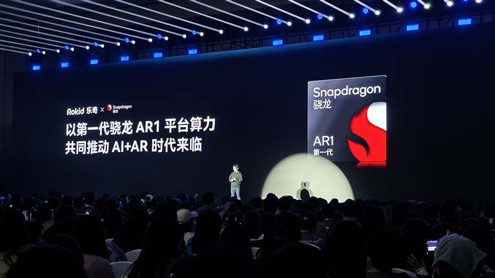 1500万次使用！日均佩戴8小时，同比增长800%，AI眼镜迎来“iPhone时刻”