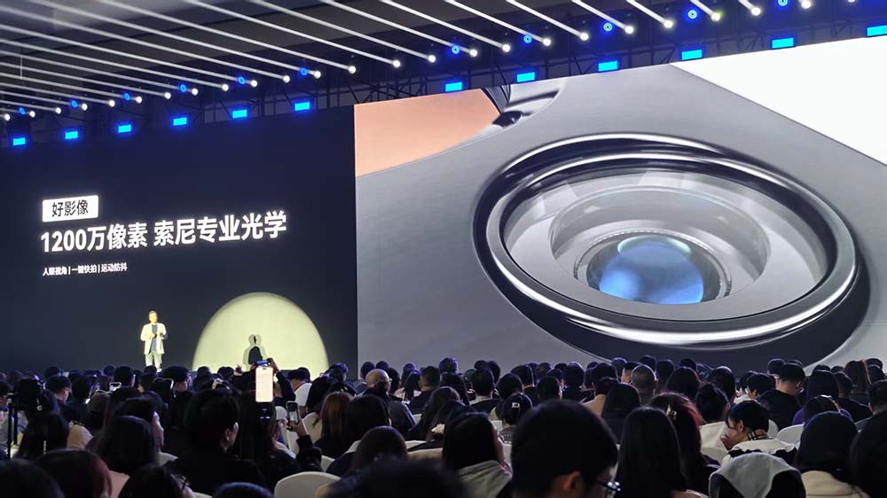 1500万次使用！日均佩戴8小时，同比增长800%，AI眼镜迎来“iPhone时刻”