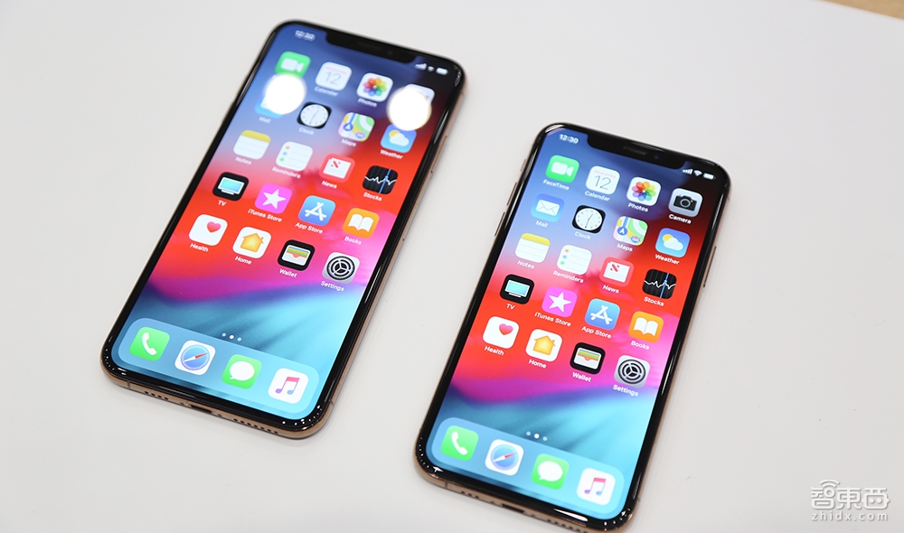 iPhone XS创八项纪录发布!最贵、最大、最强AI芯片,双卡特供中国【体验视频】