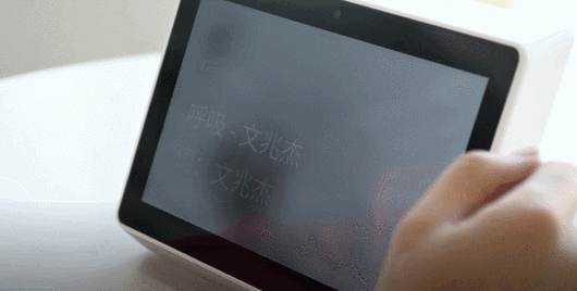 騰訊叮當(dāng)智能屏發(fā)布！超遠(yuǎn)語音識別，智能音箱上的視聽盛宴！