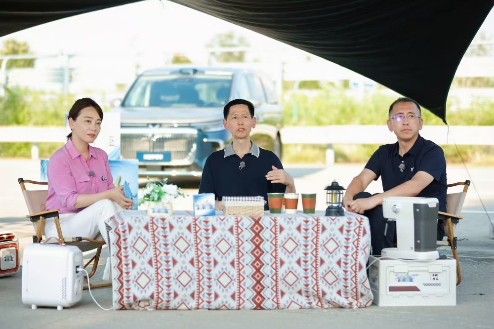岚图发布新混动技术:全域800V高压上车,三款旗舰车型将搭载