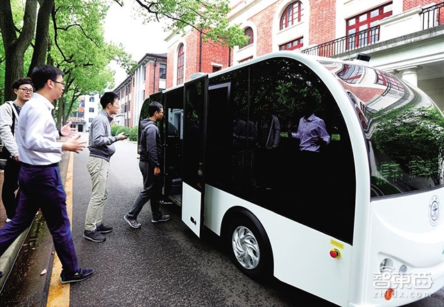 上海交大学霸出手！造无人巴士微信就能约
