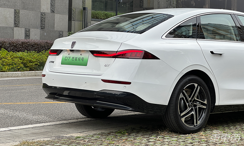 好看,好开,好便宜!试驾荣威新能源轿车D7