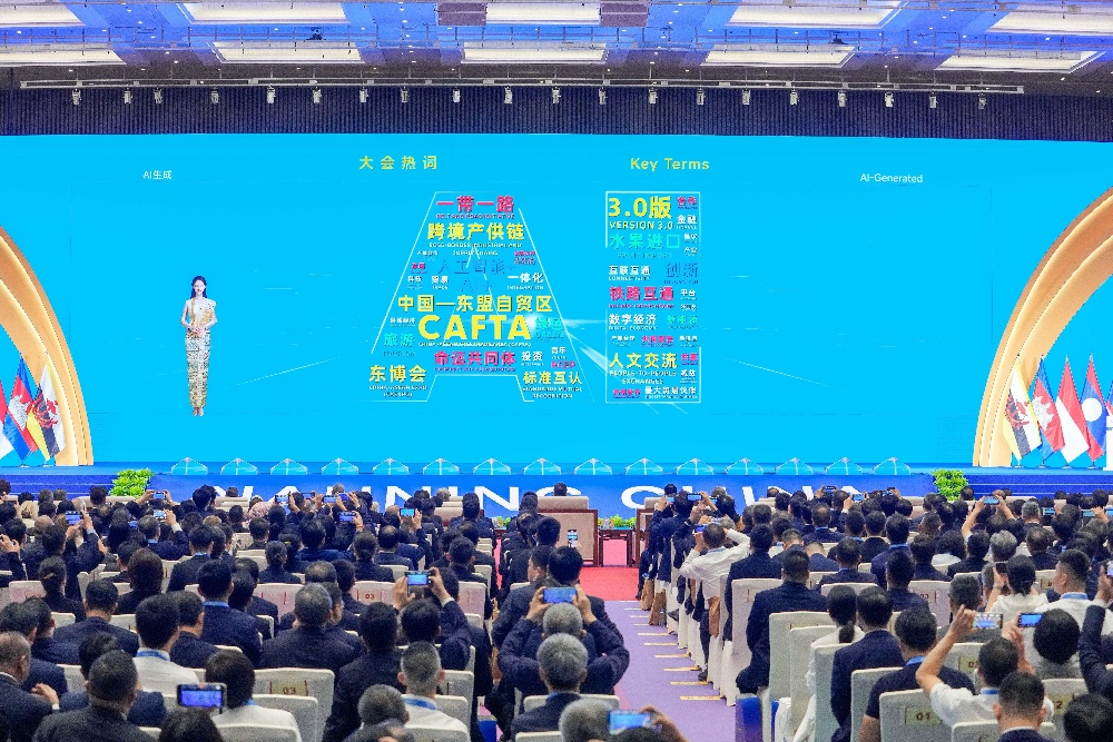 七语同传引爆东博会,我们拆解了讯飞AI翻译的“东盟攻坚战”