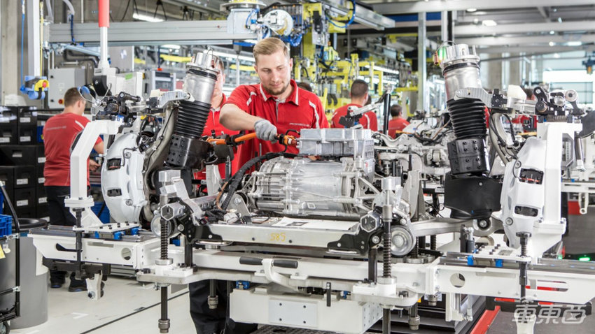 保时捷Taycan半年内第四次召回!原因各不相同,这次是双闪惹祸了