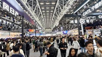 五大趋势看懂2025广州车展：增程纯电对攻，智驾成最大变量，华为稳坐“隐形C位”