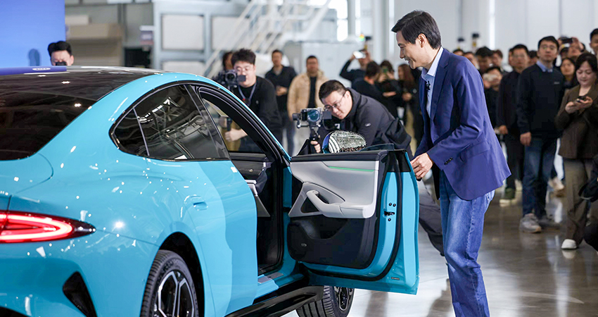 雷军透露造车“仙丹”！千人专家团队都是高人，SU7比预期成功3～5倍