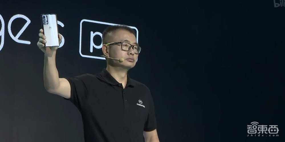 摩托罗拉专为中国市场发两款新机,6.99毫米机身塞下1亿像素主摄