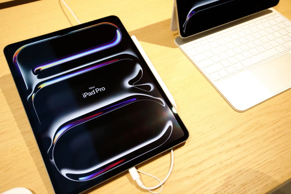 “最不苹果” 的折叠iPhone,猛抄三星作业,卖的比华为三折叠便宜