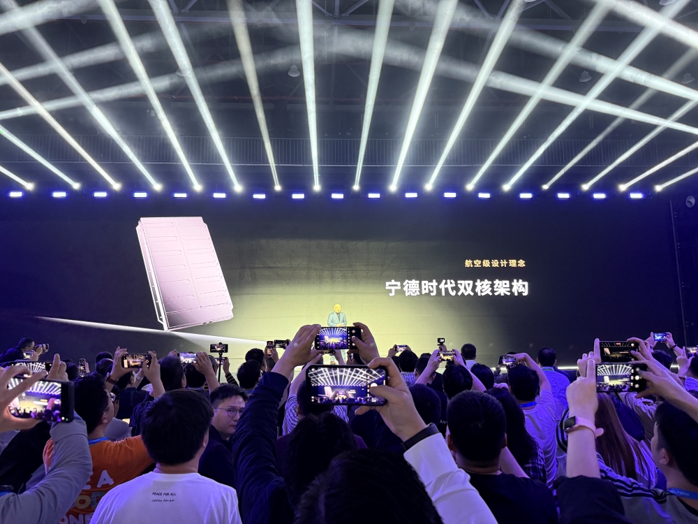 1秒2.5公里！宁德时代给油车判死刑，新电池纯电续航破1500公里