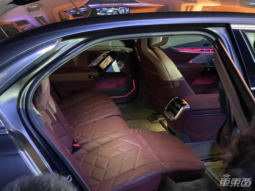 宝马最豪华纯电车来了!最高支持L3,后排直接变身顶级影院