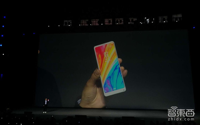 刚把小爱同学和双摄塞进MIX 2S 雷军就和iPhone X急了