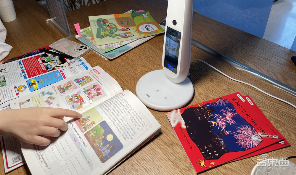 首發(fā)1699元！網(wǎng)易有道智能學習燈來了，能將記憶力提升近30%
