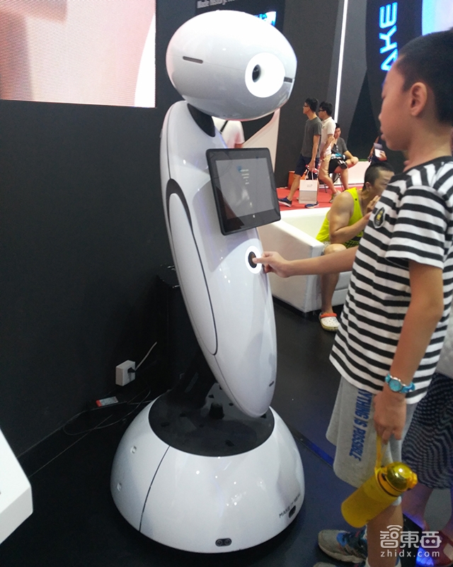 15家井喷入市!服务机器人彻底火了!