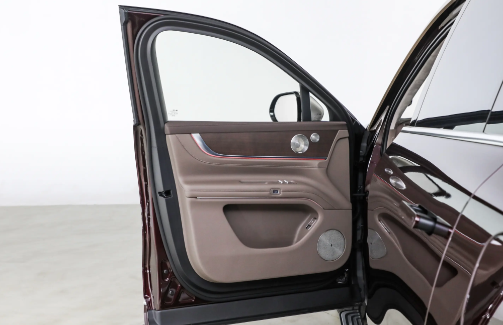 疑似理想i9谍照首曝!尾部或采用全新造型,豪华纯电SUV大战要来了