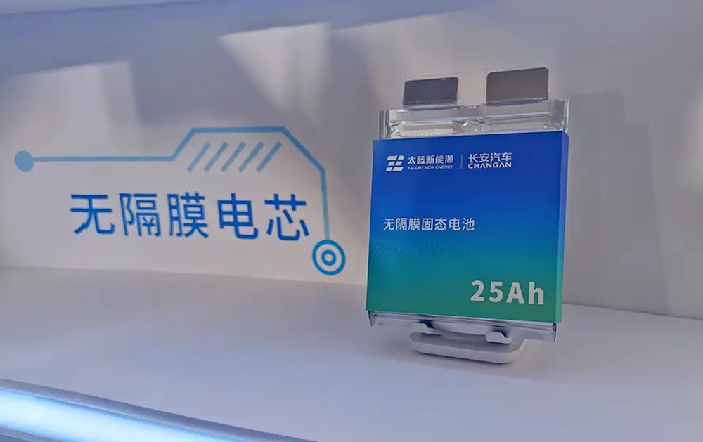 纯电续航近1000公里!奔驰固态电池上车开测,海内外超10家企业布局